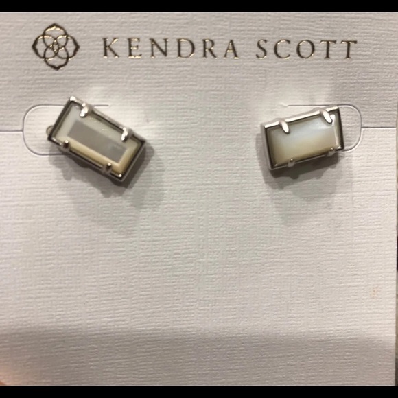 Kendra Scott Paola studs - Picture 5 of 5
